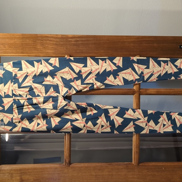 LulaRoe Blue Paper Airplane Leggings One Size - Picture 2 of 3